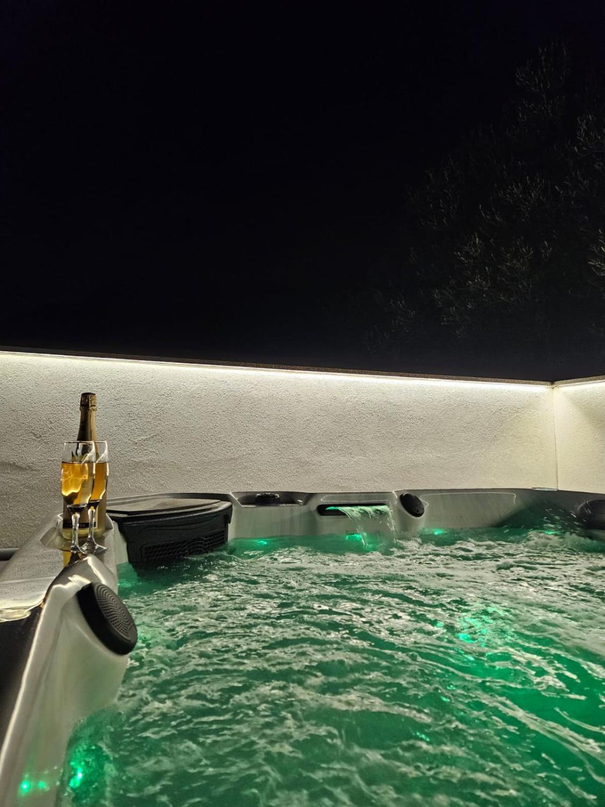 Apartman Koko With Private Jacuzzi Макарска Экстерьер фото