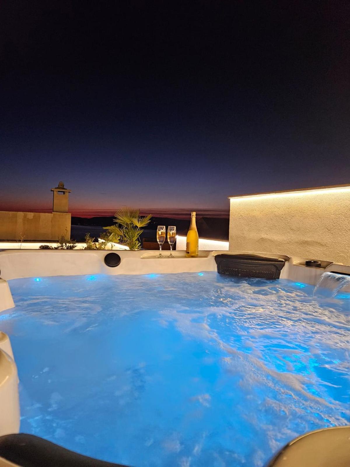 Apartman Koko With Private Jacuzzi Макарска Экстерьер фото