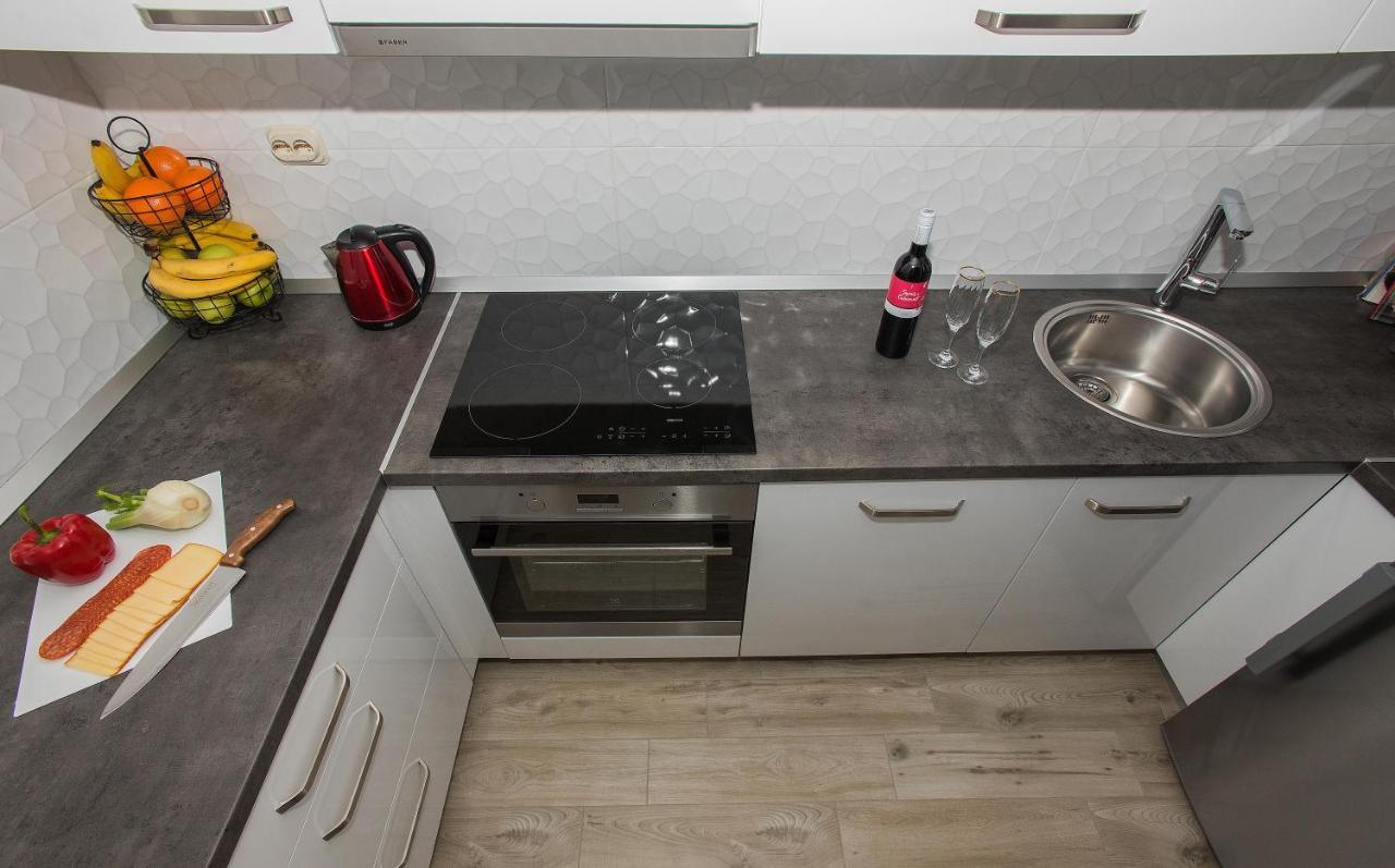 Apartman Koko With Private Jacuzzi Макарска Экстерьер фото