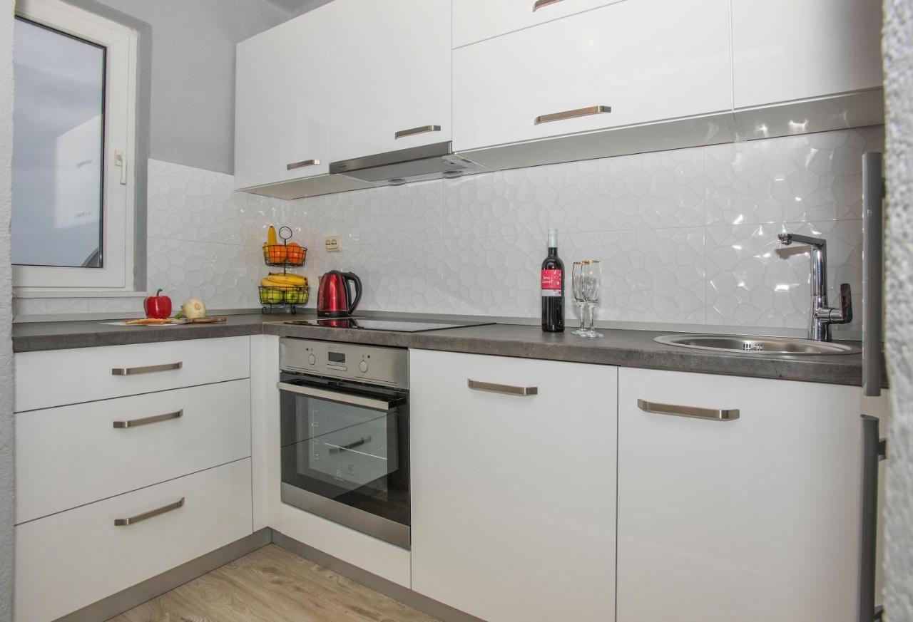 Apartman Koko With Private Jacuzzi Макарска Экстерьер фото